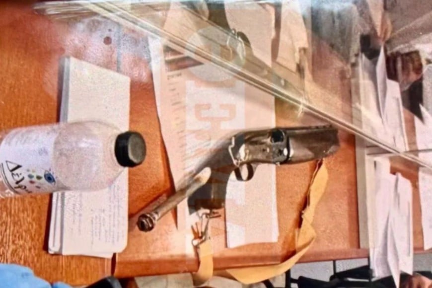 El hombre abrió fuego con una escopeta antigua.