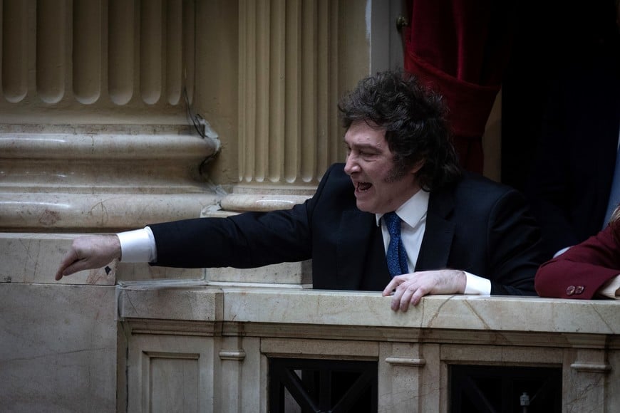 (260429) -- BUENOS AIRES, 29 abril, 2026 (Xinhua) -- El presidente argentino, Javier Milei, reacciona durante la presentación del Informe de Gestión 2026 del jefe de Gabinete de Ministros de Argentina, Manuel Adorni, ante la Cámara de Diputados, en el Congreso de la Nación, en la ciudad de Buenos Aires, capital de Argentina, el 29 de abril de 2026. (Xinhua/Martín Zabala) (mz) (jg) (ah) (ce)