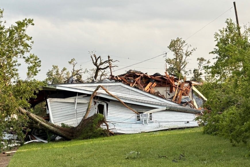 Múltiples viviendas y una amplia franja de la zona industrial sufrieron daños.
