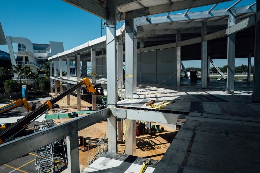Las obras dentro y fuera del Hard Rock Stadium.