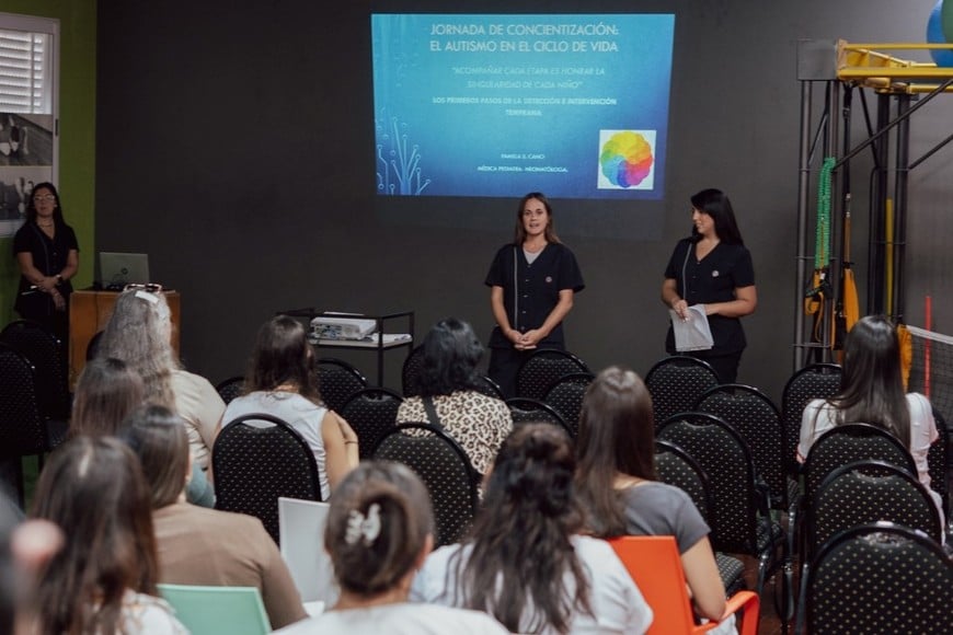Jornada abierta con participación de familias y profesionales.