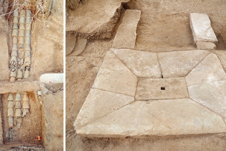 (260429) -- BEIJING, 29 abril, 2026 (Xinhua) -- Imagen de archivo compuesta de las instalaciones de drenaje descubiertas en el yacimiento de la Terraza de Langya, en Qingdao, en la provincia de Shandong, en el este de China. China anunció el miércoles su lista de los 10 descubrimientos arqueológicos más importantes de 2025, con hallazgos que abarcan desde los bosques de las montañas Changbai en el noreste hasta las estribaciones de las montañas Helan en el noroeste, ofreciendo nuevas perspectivas sobre capítulos clave de los 5.000 años de historia de la civilización china. (Xinhua) (jg) (ah) (ce)