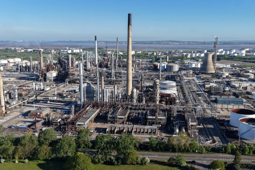 A drone view shows the Stanlow Oil Refinery owned by Essar Energy, the second largest refinery in Britain which produces around a sixth of the country's petrol, along with jet fuel and diesel, in Ellesmere Port, Britain, April 30, 2026 REUTERS/Phil Noble
