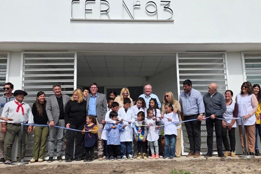 Inauguran una escuela rural en Ceres y amplió la infraestructura educativa en el departamento San Cristóbal