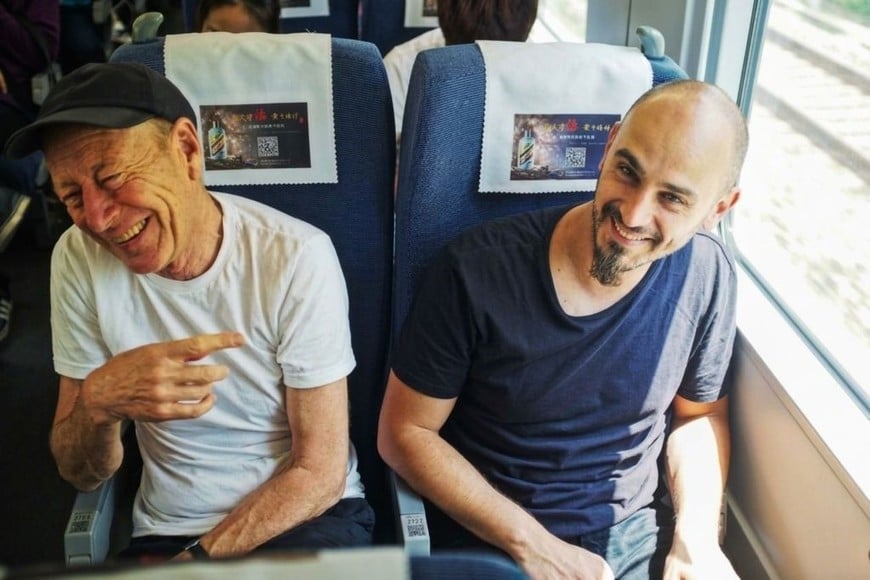 Guitarrista suizo de origen irlandés Christy Doran y bajista argentino Franco Fontanarrosa, compartiendo una gira de Sound Fountain en China.