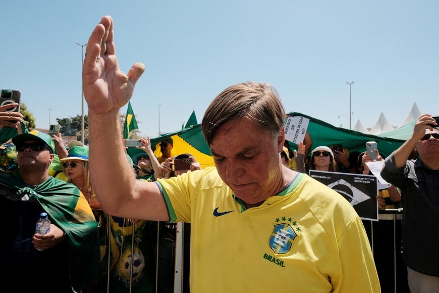Uber driver Alessandro Almeida, a supporter of Brazil’s former President Jair Bolsonaro known as "MitoUber" for his resemblance to Bolsonaro, whom followers call "the myth," prays during a demonstration, amid the ex-president’s ongoing trial, in Brasilia, Brazil September 7, 2025. REUTERS/Diego Herculano