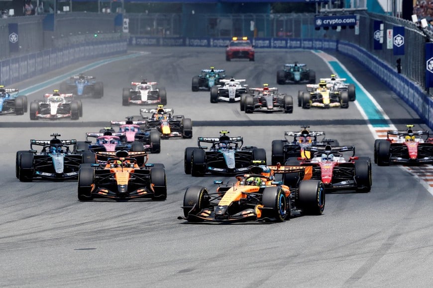 Formula One F1 - Miami Grand Prix - Miami International Autodrome, Miami, Florida, United States - May 2, 2026
McLaren's Lando Norris in action with other drivers at the start of the sprint race REUTERS/Marco Bello     TPX IMAGES OF THE DAY