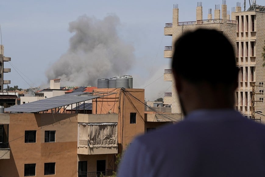 Smoke rises following Israeli strikes, as seen from Nabatieh, Lebanon, May 2, 2026. REUTERS/Stringer     TPX IMAGES OF THE DAY