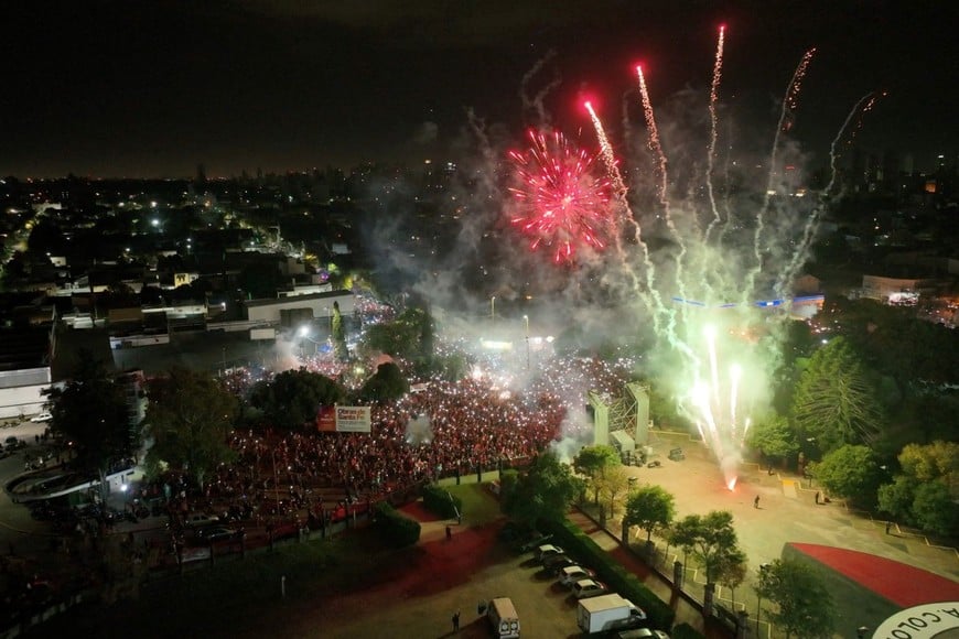 El tradicional festejo rojinegro vuelve a reunir a socios e hinchas en la ciudad. Foto: Fernando Nicola
