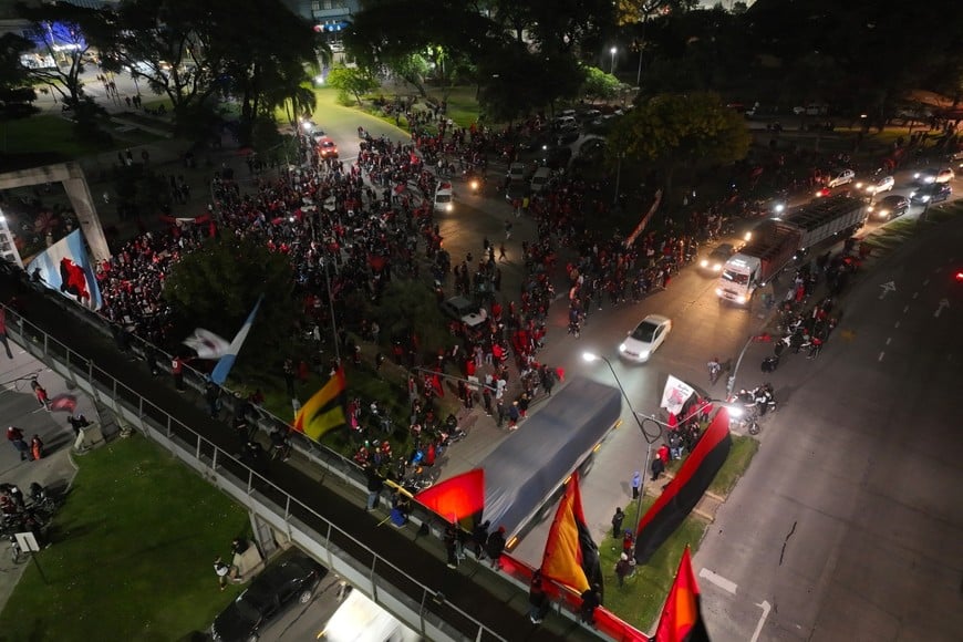 Caravana sabalera en una vigilia anterior rumbo al Brigadier López para celebrar el aniversario. Foto: Fernando Nicola