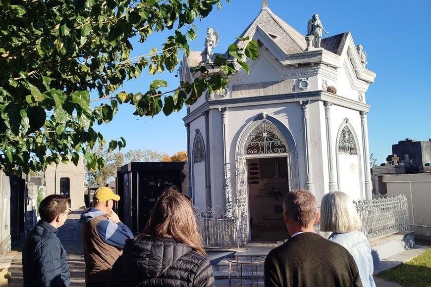 Humboldt suma visitas guiadas en su cementerio y lo proyecta como espacio patrimonial