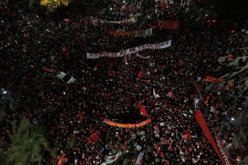 Desde el drone de El Litoral: festejos por los 121 años del Club Atlético Colón. Crédito: Fernando Nicola