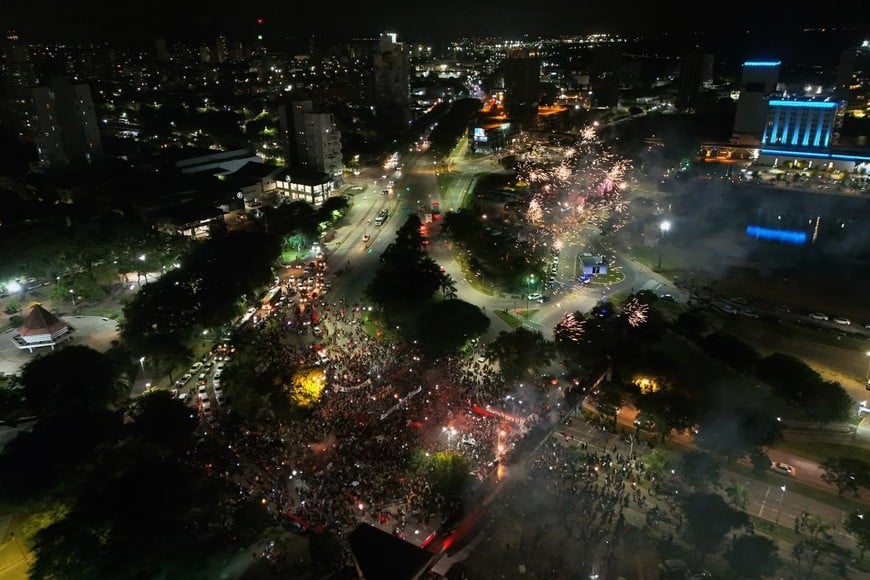 Desde el drone de El Litoral: festejos por los 121 años del Club Atlético Colón. Crédito: Fernando Nicola