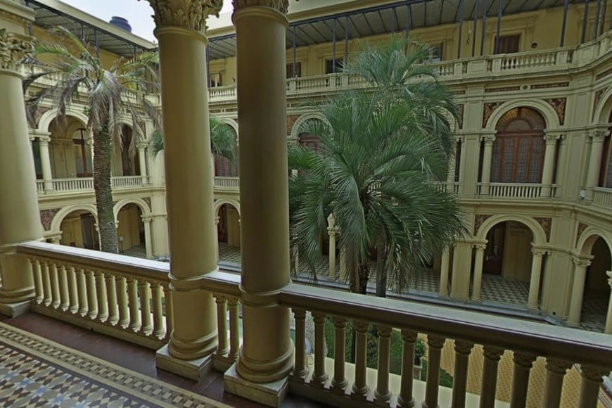 La vista del balcón al Patio de las Palmeras. Crédito: Google Street View