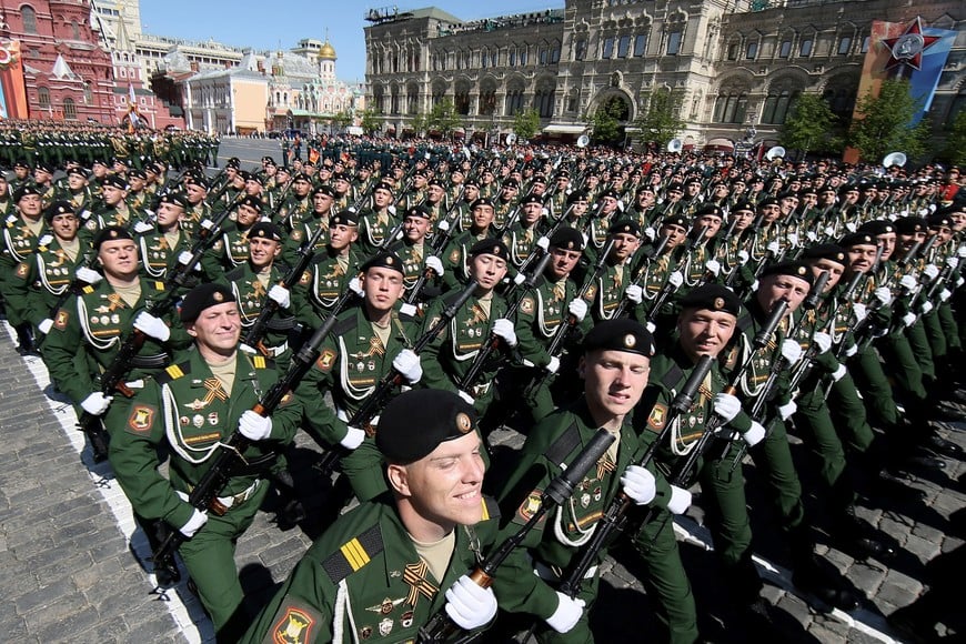 Russian servicemen march during the Victory Day parade, marking the 73rd anniversary of the victory over Nazi Germany in World War Two, at Red Square in Moscow, Russia May 9, 2018. Maxim Shipenkov/Pool via REUTERS rusia moscu  rusia desfile por el dia de la victoria 73 aniversario derrota de alemania nazi fuerzas armadas desfiles
