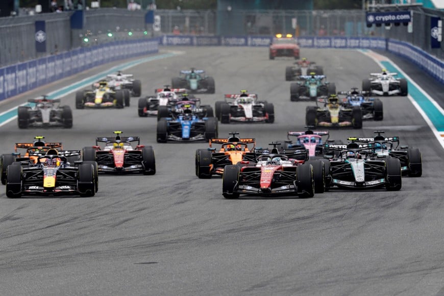 Formula One F1 - Miami Grand Prix - Miami International Autodrome, Miami, Florida, United States - May 3, 2026
General view as Ferrari's Charles Leclerc leads at the start of the race REUTERS/Brian Snyder
