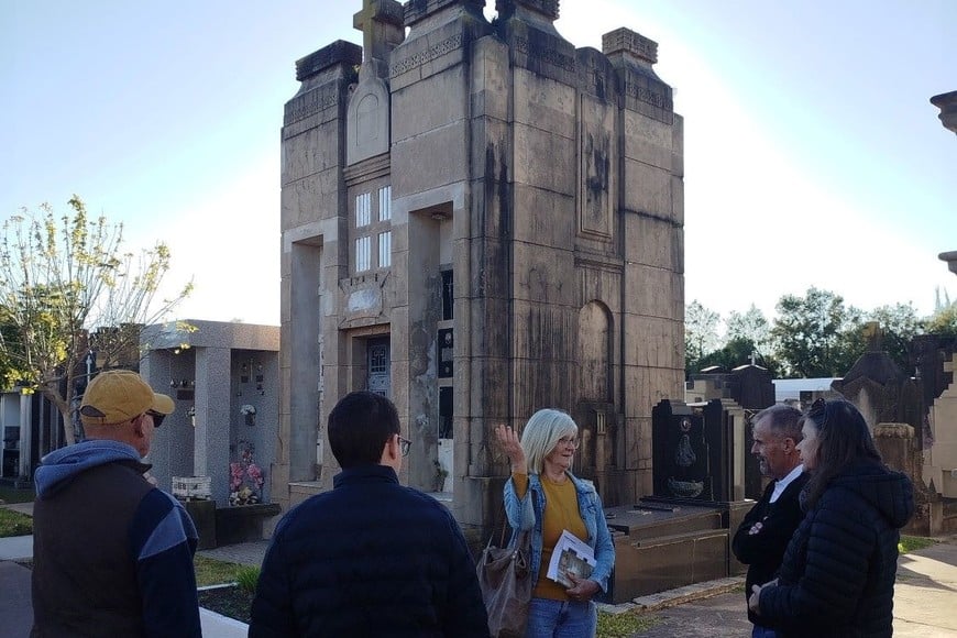 Humboldt suma visitas guiadas en su cementerio y lo proyecta como espacio patrimonial