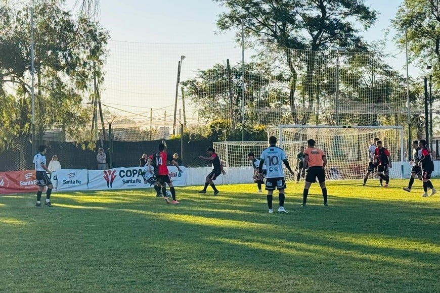 Central San Carlos sacó una amplia ventaja en su visita a Gálvez. Foto: Prensa Copa Santa Fe.