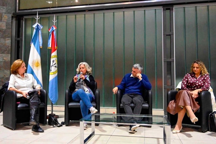 Paulón participó de una actividad organizada por Mujeres Socialistas.