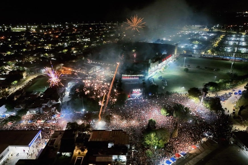 Los 121 años de Colón. Foto: Fernando Nicola