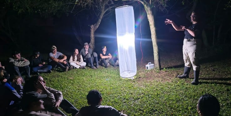 Entre carpas, cantos y ciencia: un biocampamento en el corazón del Jaaukanigás