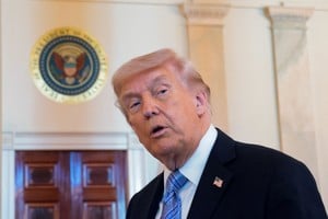 Trump dijo que León XIV “está poniendo en peligro a muchos católicos”.