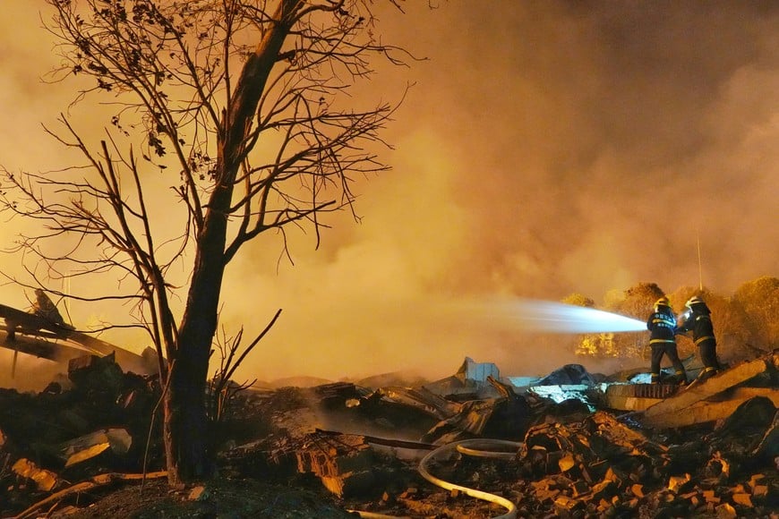Firefighters work to extinguish a fire following a blast at a fireworks manufacturing factory in Liuyang, Hunan province, China, May 5, 2026. cnsphoto via REUTERS   ATTENTION EDITORS - THIS IMAGE WAS PROVIDED BY A THIRD PARTY. CHINA OUT.