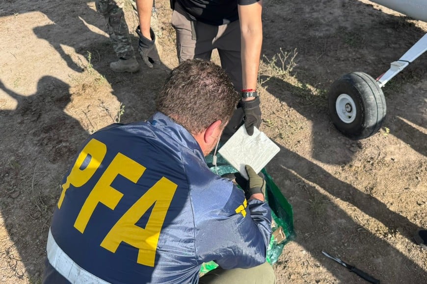 Interceptaron una avioneta con 400 kilos de cocaína en una pista clandestina en Vera