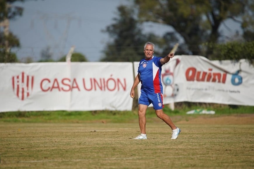 Madelón siguió de cerca el ensayo futbolístico en Casa Unión. Foto: Fernando Nicola.