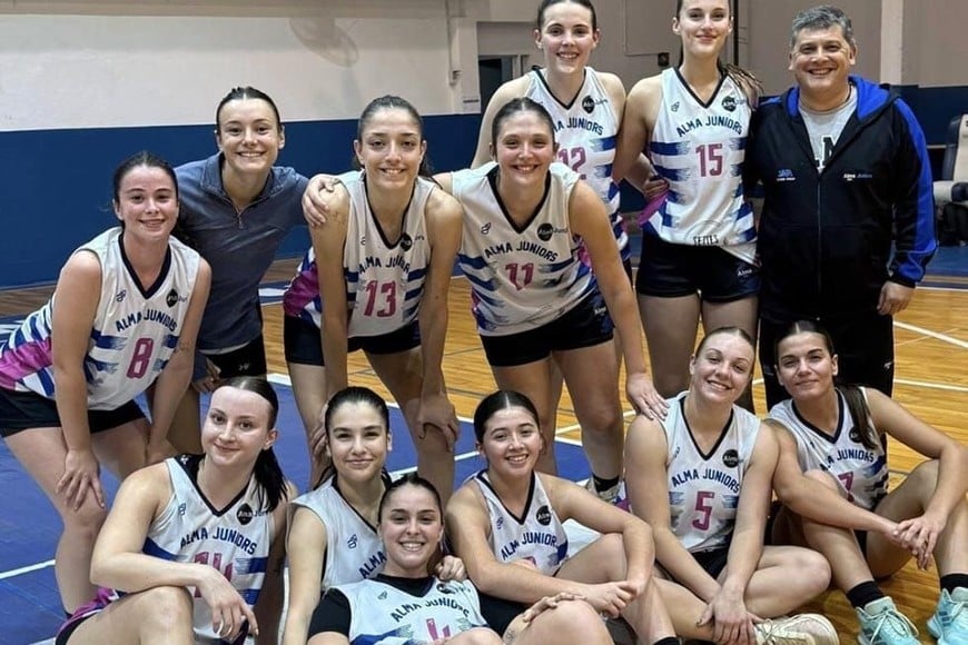 Las chicas del hockey de Alma Juniors y un gran éxito.