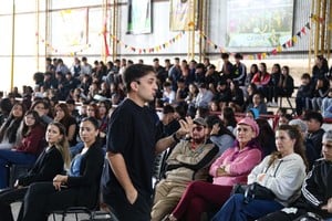 Tras la gran participación en su visita anterior, volvemos a recibir a Ayrton Oviedo para compartir nuevas charlas destinadas a estudiantes, familias y comunidad en general.