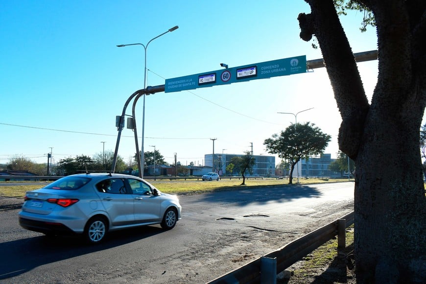 El acceso por autopista, el segundo con más tránsito que ingresa y sale de la ciudad. Foto: Guillermo Di Salvatore