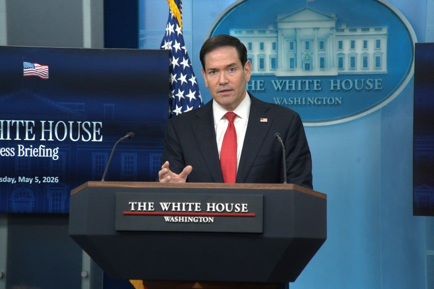 (260506) -- WASHINGTON, 6 mayo, 2026 (Xinhua) -- Imagen del 5 de mayo de 2026 del secretario de Estado estadounidense, Marco Rubio, hablando durante una conferencia de prensa en la Casa Blanca, en Washington D. C., Estados Unidos. Rubio dijo el martes que la campaña militar estadounidense contra Irán, iniciada junto con Israel el 28 de febrero, "ya concluyó". "Ahora nos encontramos en el Proyecto Libertad", una operación militar puesta en marcha por el Pentágono el lunes con el fin de guiar buques comerciales varados para salir del estrecho de Ormuz, continuó Rubio, y señaló que la prioridad de Washington es reabrir esta crucial vía navegable global. (Xinhua/Li Yuanqing) (ah) (ra) (ce)