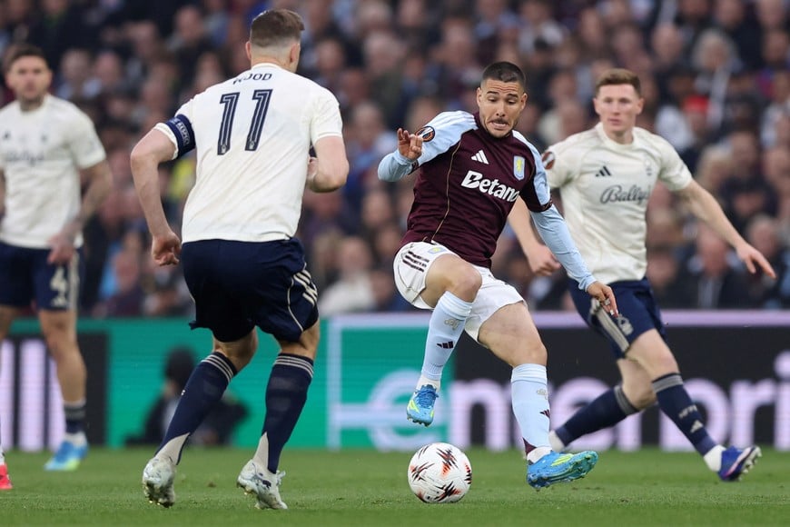 Soccer Football - UEFA Europa League - Semi Final - Second Leg - Aston Villa v Nottingham Forest - Villa Park, Birmingham, Britain - May 7, 2026
Aston Villa's Emiliano Buendia in action with Nottingham Forest's Chris Wood REUTERS/David Klein