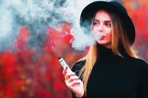 el uso de vapeadores y dispositivos electrónicos de nicotina entre adolescentes alcanza niveles “alarmantes”