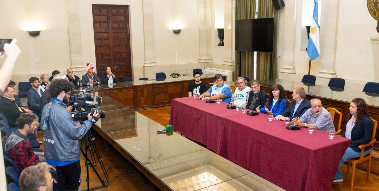 Laura Tarabella, rectora de la UNL, junto al rector de la UTN nacional, Rubén Soro, y al decano Alejandro Toffolo. Foto: Gentileza