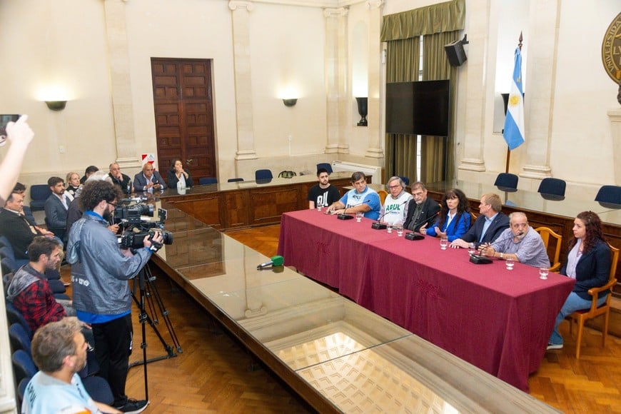 Laura Tarabella, rectora de la UNL, junto al rector de la UTN nacional, Rubén Soro, y al decano Alejandro Toffolo. Foto: Gentileza