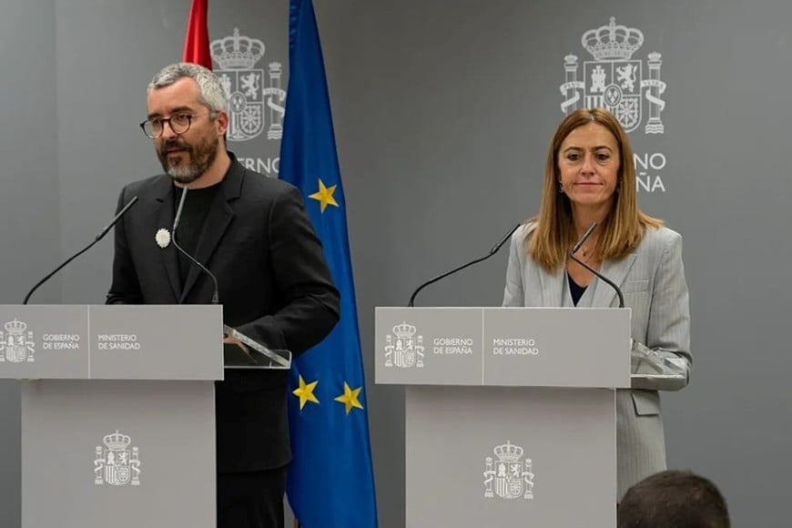 La secretaria general de Protección Civil, Virginia Barcones, y el secretario de Estado, Javier Padilla Bernáldez. Crédito: Prensa del Ministerio de Sanidad