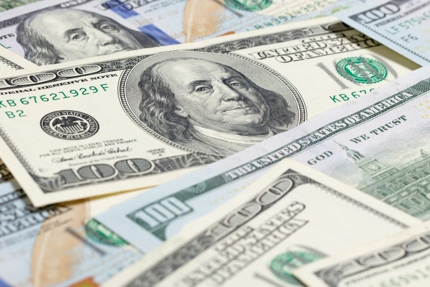 El dólar cerró con leves movimientos al alza.