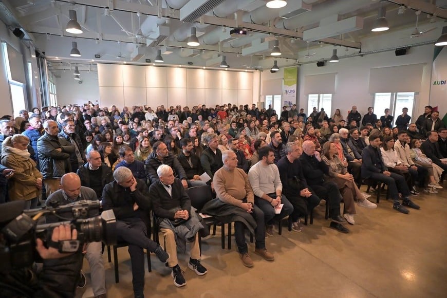Más de 300 personas participaron del acto en recuerdo de Lifschitz.