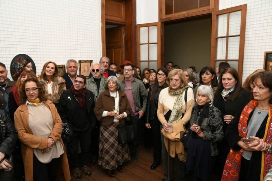 Muestra de Ricardo Celma: El público presente, escuchando atentamente los comentarios del artista.