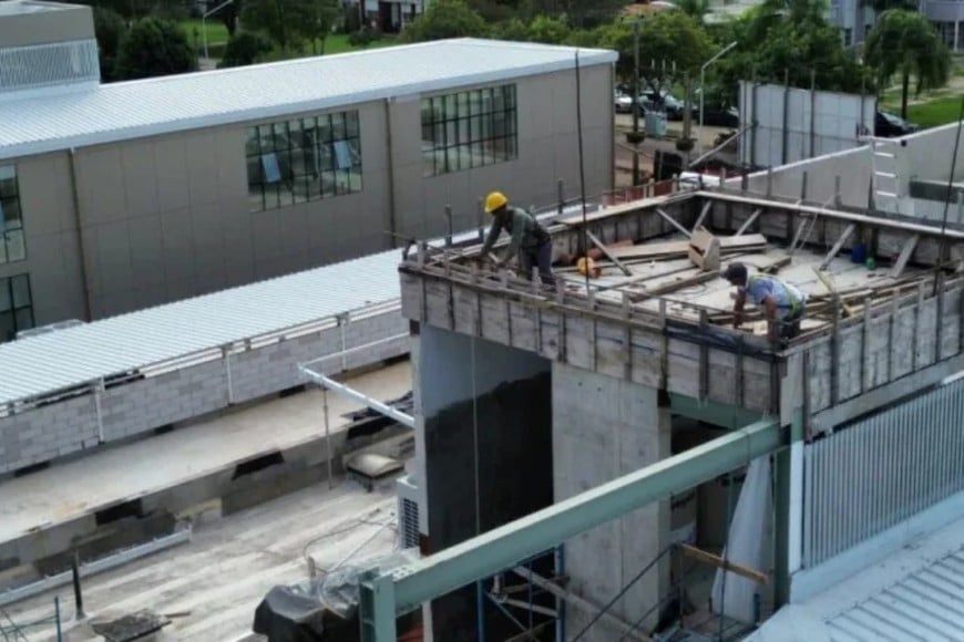 Provincia avanza con nuevas áreas de internación y quirófanos en Villa Ocampo.