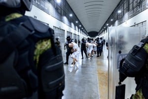 Miembros del Tren de Aragua encarcelados en El Salvador.