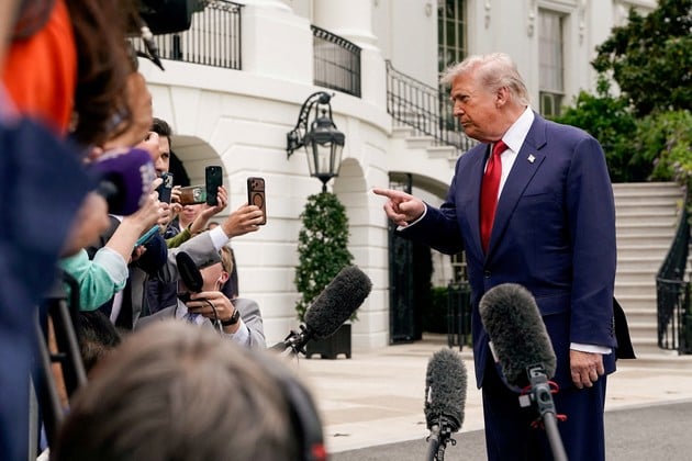 FILE PHOTO: U.S. President Donald Trump gestures as he talks to reporters at the White House in Washington, D.C., U.S., May 8, 2026. REUTERS/Elizabeth Frantz/File Photo