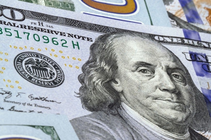 El dólar oficial y el blue cerraron estables, mientras que el MEP registró una leve suba.