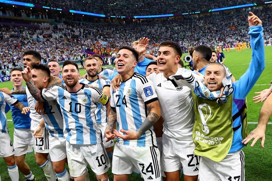 Soccer Football - FIFA World Cup Qatar 2022 - Quarter Final - Netherlands v Argentina - Lusail Stadium, Lusail, Qatar - December 10, 2022
Argentina's Lionel Messi, Enzo Fernandez, Paulo Dybala, Alejandro Gomez and teammates celebrate qualifying for the semi finals REUTERS/Molly Darlington