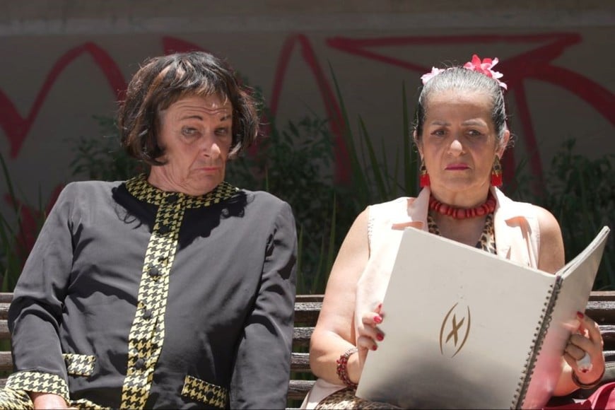 “Incluxiva 2026 Cortos”: “Bosque de bacterias”: comedia filmada en Rosario que parodia las experiencias de Orquídea, profesora de Educación Sexual para adultos.