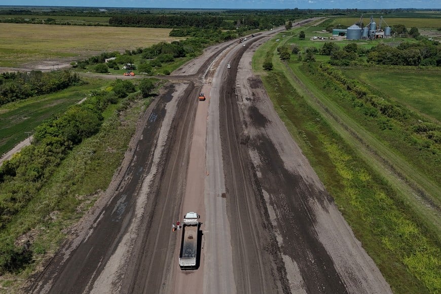 Provincia avanza con la repavimentación integral de la Ruta 1 entre Alejandra y Arroyo El Gusano. Foto: Gobierno de Santa Fe