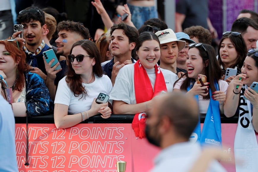 Fans celebrate at the Eurovision Song Contest's "Turquoise Carpet" event in Vienna, Austria, May 10, 2026. REUTERS/Lisa Leutner