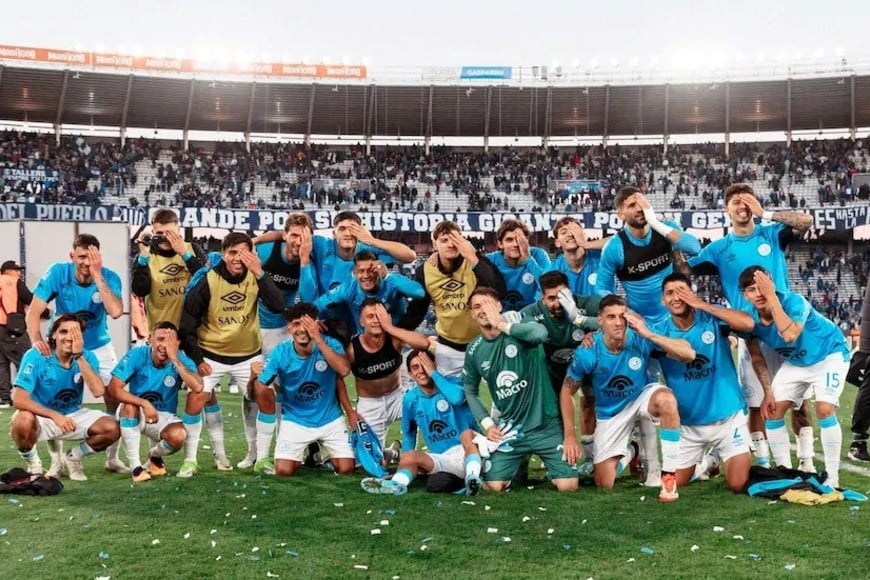 El festejo de los jugadores de Belgrano luego de la gran victoria en el clásico ante Talleres que le permitió la clasificación para cuartos de final.